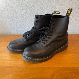Dr. Martens 1460 Pascal Black Virginia Leather Lace-Up Boots - Size 7
